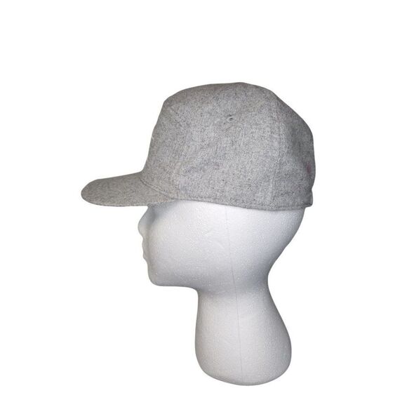 Old‎ Navy Conquer the world hat fitted sz medium Gray And White - Picture 4 of 5